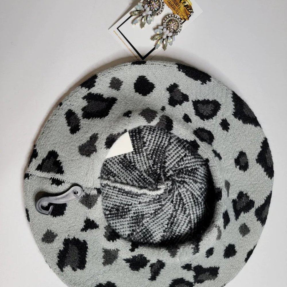 GREY AND WHITE LEOPARD PRINT BERET - Picture 7 of 13